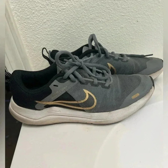 Nike kids running shoes - Picture 1 of 5